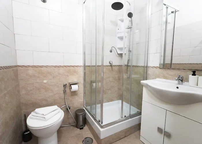Cicero Center Guest house 4*
