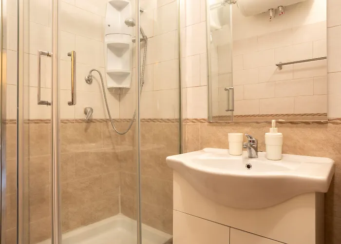 Cicero Center Guest house 4*