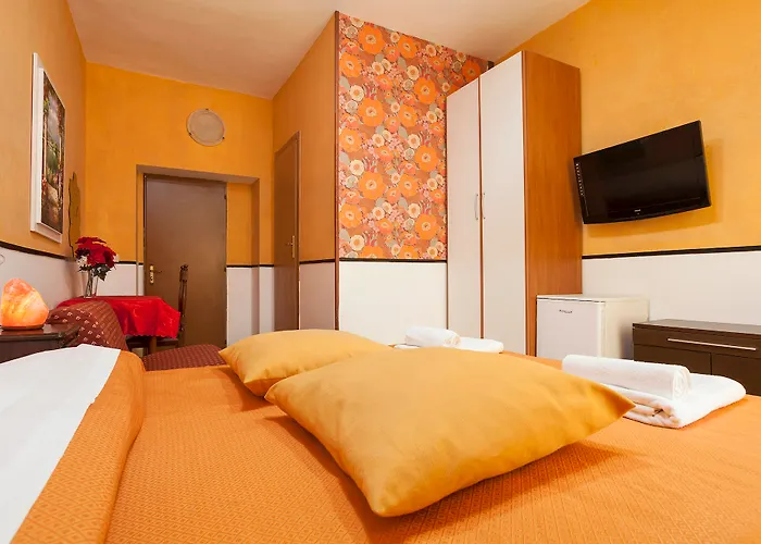 Cicero Center Guest house